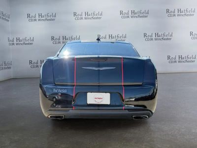 2020 Chrysler 300 — interior view