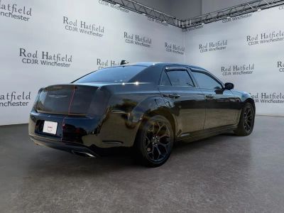 2020 Chrysler 300 — detail view
