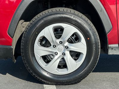2024 Toyota RAV4 - Photo 30