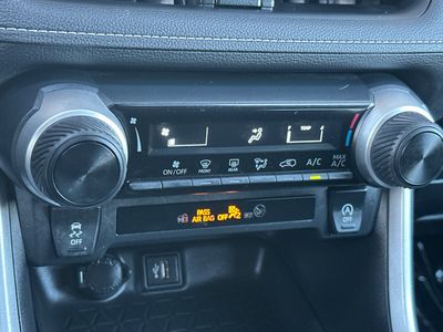 2024 Toyota RAV4 - Photo 22