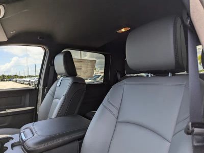 2025 Ram 2500 — photo 11 view