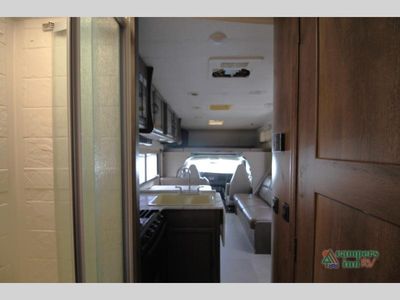 2018 Coachmen RV Freelander - Photo 17