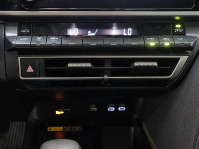 2025 Toyota Camry FWD - Photo 18