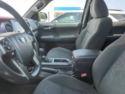 2017 Toyota Tacoma - Photo 2