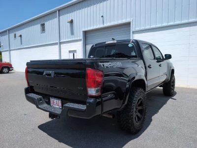 2017 Toyota Tacoma - Photo 3