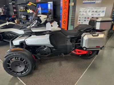 2025 Can-Am® Canyon XT — front three-quarter view