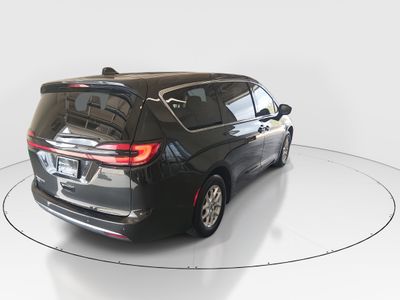 2023 Chrysler Pacifica — photo 7 view