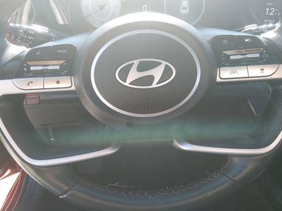 2025 Hyundai Elantra — photo 12 view