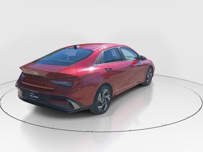 2025 Hyundai Elantra — photo 7 view