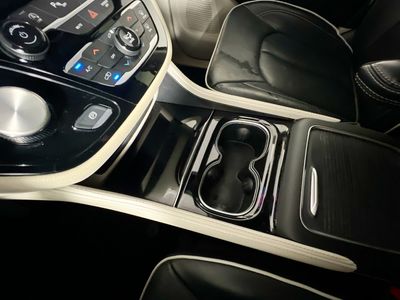 2023 Chrysler Pacifica - Photo 22