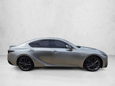 2021 LEXUS IS - Photo 4