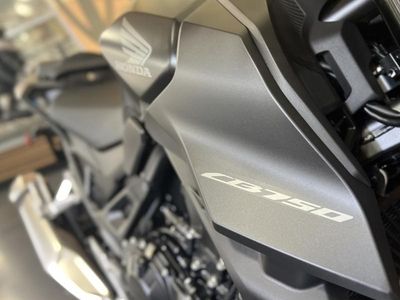 2025 Honda CB750 Hornet - Photo 14