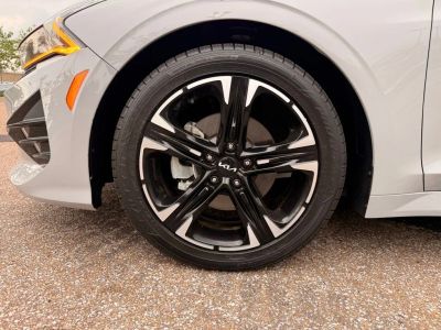 2022 Kia K5 - Photo 13