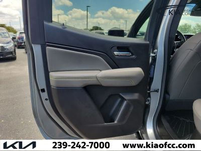 2024 Chevrolet Colorado — photo 16 view