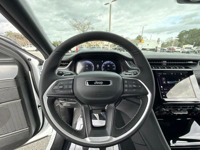 2026 Jeep Grand Cherokee — photo 13 view