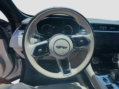 2022 Jaguar F-PACE — photo 8 view