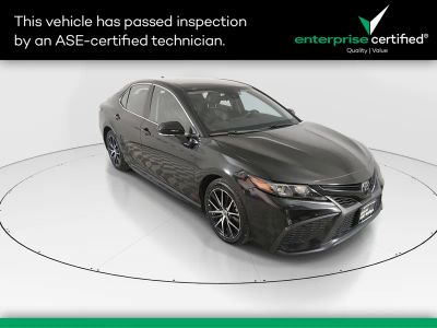 2024 Toyota Camry SE Auto — front three-quarter view
