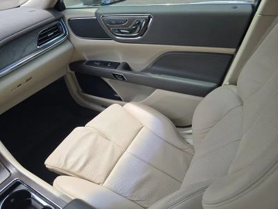 2019 Lincoln Continental — photo 16 view