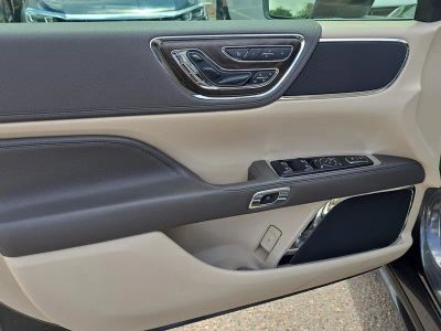 2019 Lincoln Continental — photo 18 view