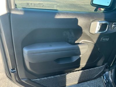 2026 Jeep Gladiator — photo 16 view