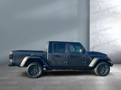 2026 Jeep Gladiator — photo 7 view