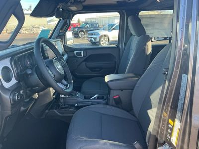 2026 Jeep Gladiator — photo 10 view