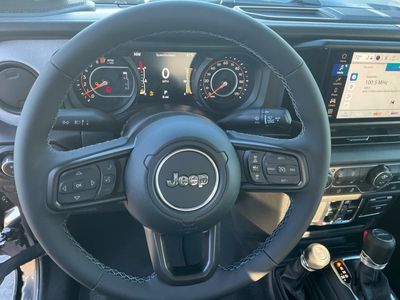 2026 Jeep Gladiator — photo 14 view