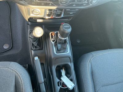 2026 Jeep Gladiator — photo 13 view