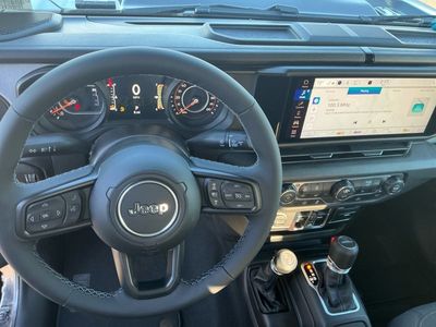 2026 Jeep Gladiator — photo 15 view