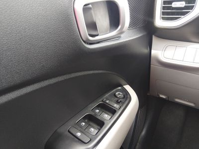 2025 Hyundai Venue - Photo 13