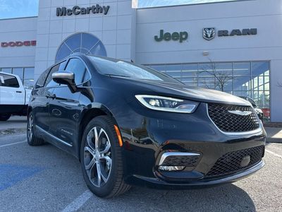 2026 Chrysler Pacifica RUCS53 — front three-quarter view