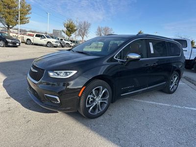 2026 Chrysler Pacifica — photo 10 view