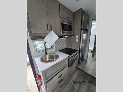 2025 Gulf Stream Conquest Class C - Photo 8