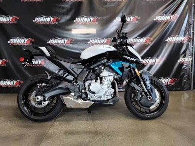 2026 CFMOTO 675NK — front three-quarter view