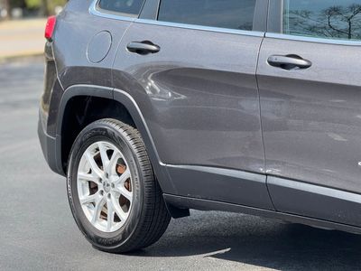 2018 Jeep Cherokee Latitude Plus — photo 9 view