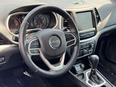 2018 Jeep Cherokee Latitude Plus — photo 20 view