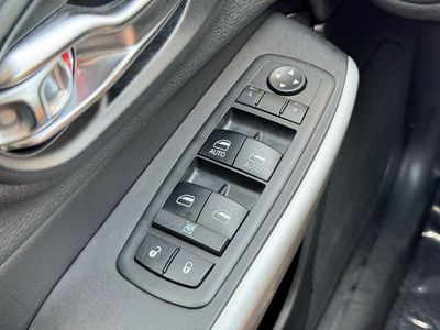 2018 Jeep Cherokee Latitude Plus — photo 25 view