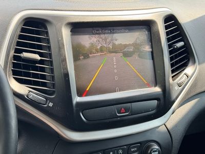 2018 Jeep Cherokee Latitude Plus — photo 31 view