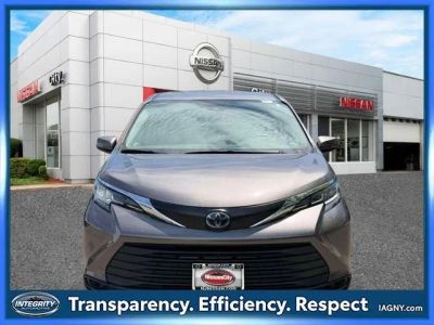 2022 Toyota Sienna — side profile view