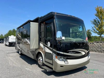 2014 Tiffin Motorhomes Allegro Breeze — front three-quarter view