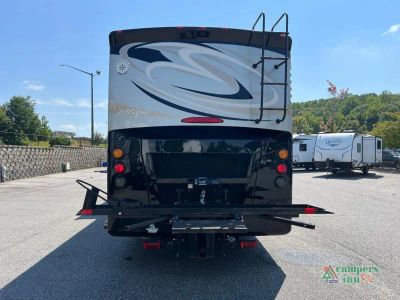 2014 Tiffin Motorhomes Allegro Breeze — interior view