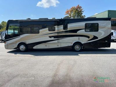 2014 Tiffin Motorhomes Allegro Breeze — engine compartment view