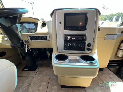 2014 Tiffin Motorhomes Allegro Breeze — photo 23 view