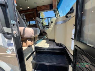 2014 Tiffin Motorhomes Allegro Breeze — photo 21 view