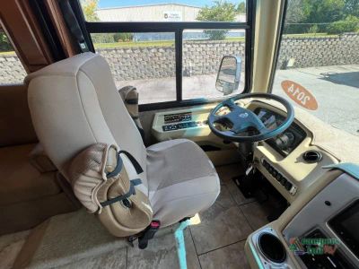 2014 Tiffin Motorhomes Allegro Breeze — photo 22 view