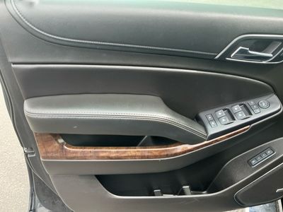 2018 Chevrolet Suburban — photo 15 view