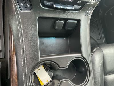 2018 Chevrolet Suburban — photo 12 view