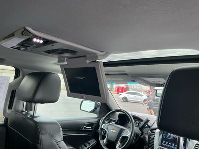 2018 Chevrolet Suburban — photo 19 view