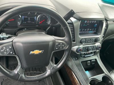 2018 Chevrolet Suburban — photo 14 view