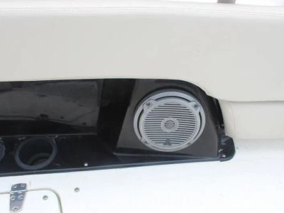 2013 Boston Whaler 270 Vantage — photo 27 view